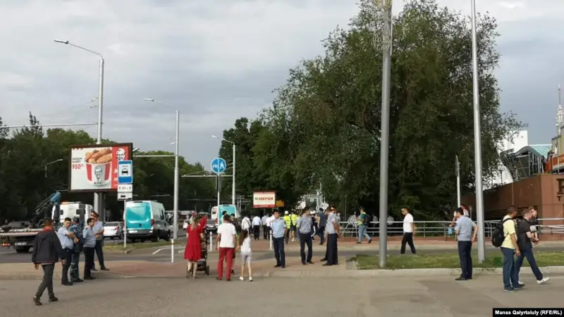 Алматыда полиция бірнеше адамды ұстап әкетті