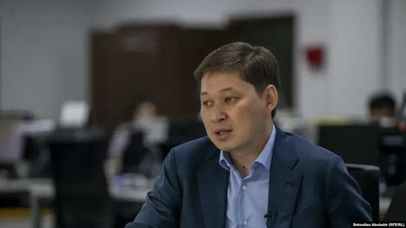 Қырғызстанның экс-премьері Исаков изолятордан ауруханаға жеткізілді