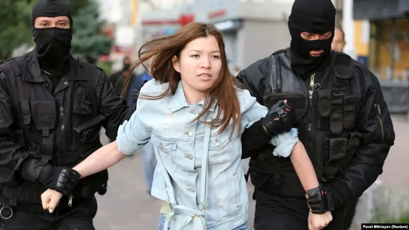 Алматыдағы Астана алаңы маңында полиция жүздей адамды ұстады