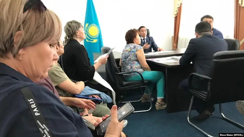 Қарағанды әкімдігі Бесобаның пәтер алмаған үлескерлеріне сотқа жүгінуге кеңес берді