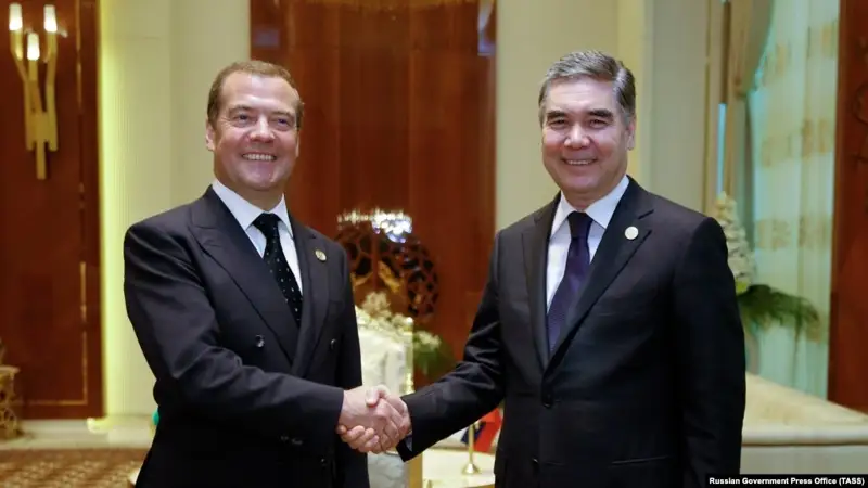 Жұрт көзінен жоғалып кеткен түркімен президенті Каспий форумын ашты
