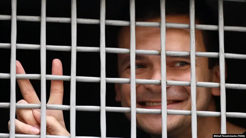 Мәскеу: 3 рет қамалған Илья Яшин абақтыдан шыға бере қайта ұсталды