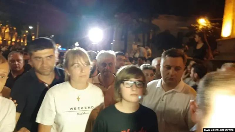 Грузиялықтар митингіде күш қолданған полицияны жазалауды талап етті