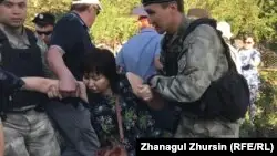 Астана күні полиция адамдарды қалай ұстады?