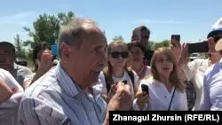 Министрмен кездесуге барған &amp;quot;Актобе, дыши&amp;quot; қауымдастығының еріктілері. Ақтөбе, 23 маусым 2019 жыл.