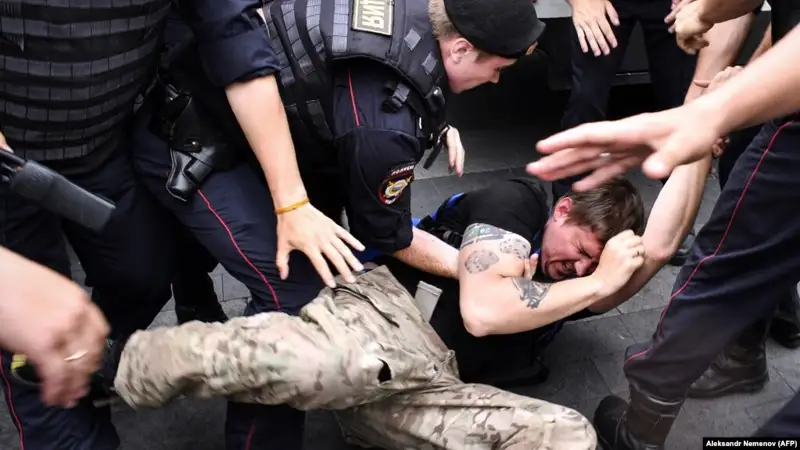 Мәскеудегі митинг кезінде полиция 500-ден аса адамды ұстады