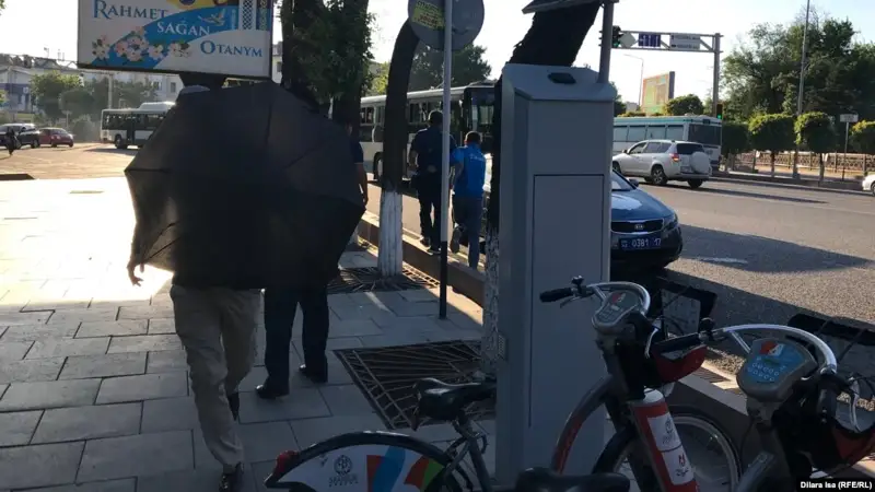 Шымкентте белгісіз 2 адам Азаттық тілшісіне бөгет жасады