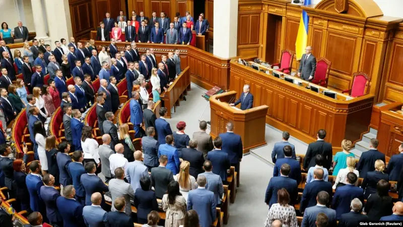 Украинаның жаңа парламенті алғашқы отырысын өткізіп жатыр