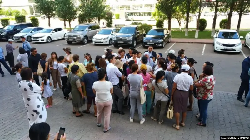Астанада Ақордаға бармақ болған ондаған әйелді полиция бөгеді