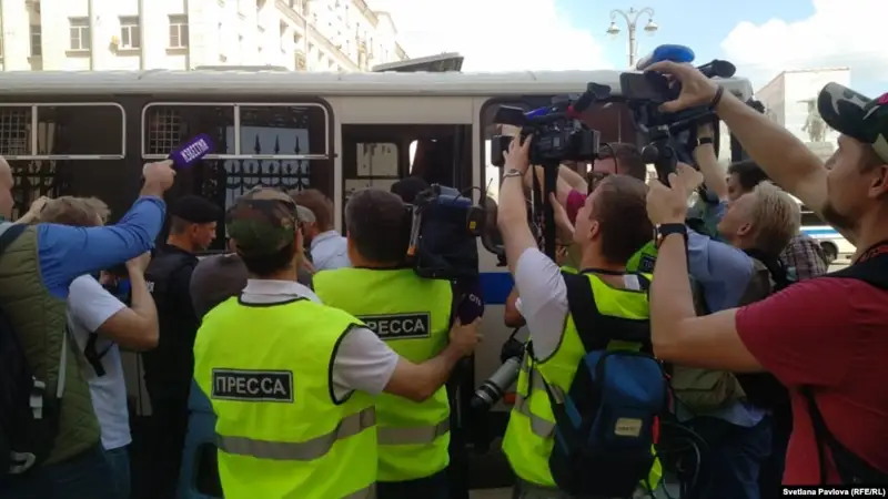 Мәскеу орталығында полиция жүздеген адамды ұстады