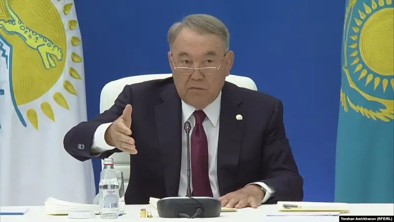Назарбаев жүйені шайқалту қауіпті деп ескертті