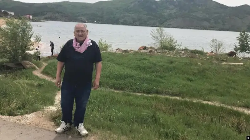 Белсенді белгісіз біреулер өзіне қастандық жасамақ болды деп күдіктенеді