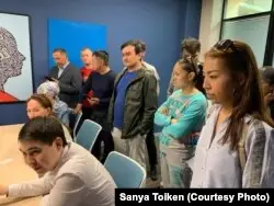 Белсенді Әлімжан Ізбасаровты қолдап келген азаматтар. Нұр-Сұлтан, 25 мамыр 2019 жыл.