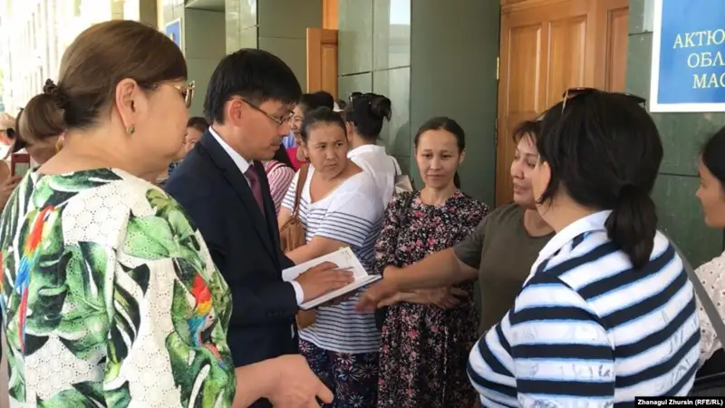 Ақтөбеде көп балалы аналар әкімдіктен баспана талап етті