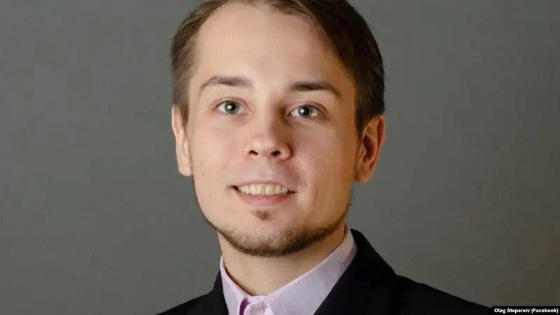 Қамаудан босап шыққан Навальныйдың серігін полиция қайта ұстады