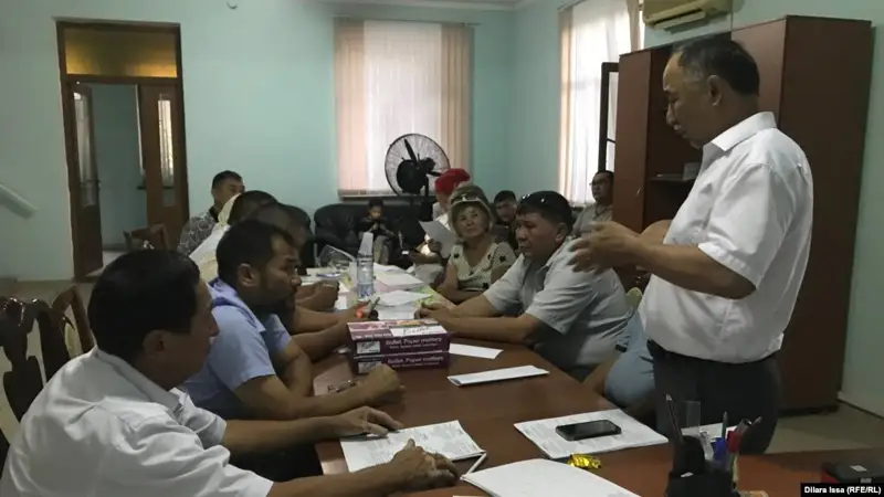 Шымкенттік белсенділер Серікжан Біләшті қолдап, жиын өткізді