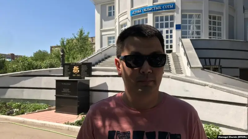 Ақтөбеде полиция белсенді Әлібек Молдинді ұстап әкетті