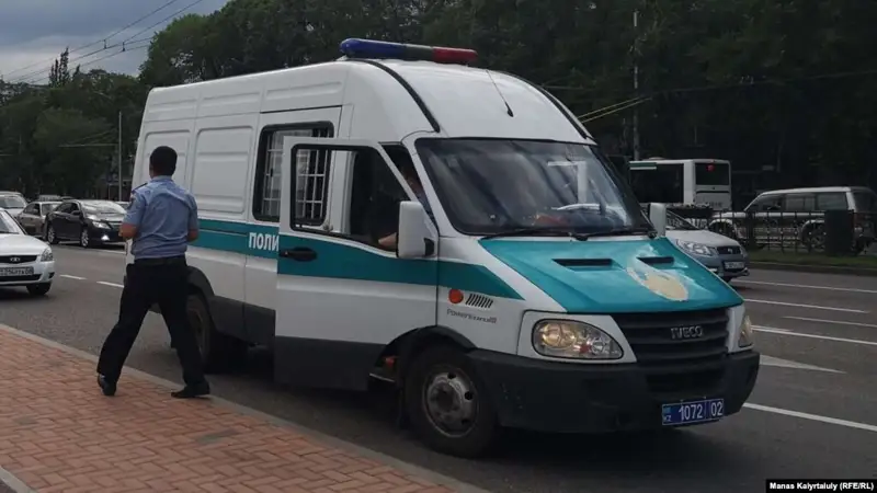 Алматыда саяси тұтқындарды босату талабымен жалғыз адамдық пикет өтті