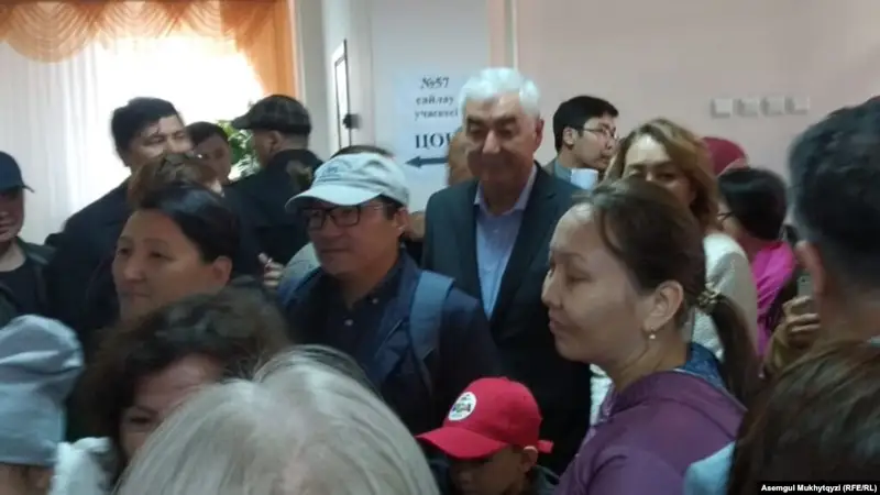Ұлт тағдыры қозғалысының кандидаты Әміржан Қосанов дауыс берді