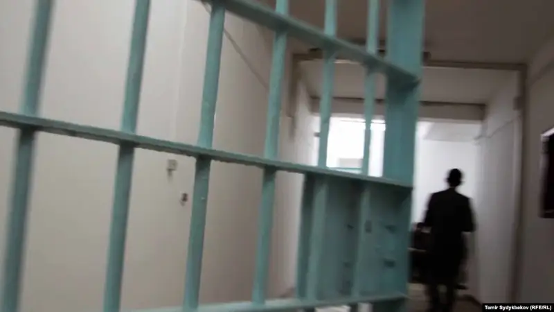 Мирзияев діни мереке қарсаңында жүздеген сотталушыны түрмеден босатты