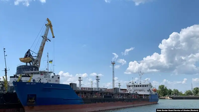 Украина Керчь бұғазын жапқан ресейлік кемені ұстады