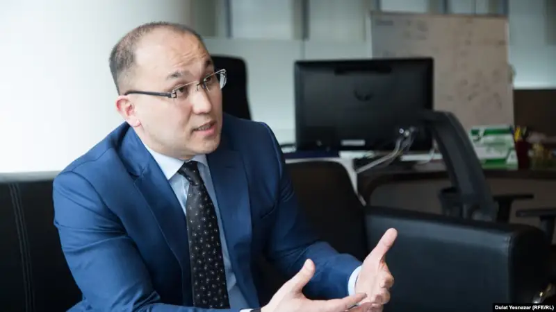 Абаев Назарбаевтың екі сиырды мысалға келтіруінің себебін түсіндірді
