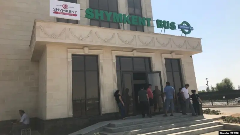 Жалақысыз жүрген Shymkent Bus жұмысшылары наразылық білдірді