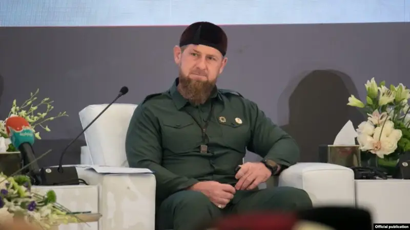 Шешенстан телеарнасы биліктен кешірім сұраған жасөспірімді көрсетті
