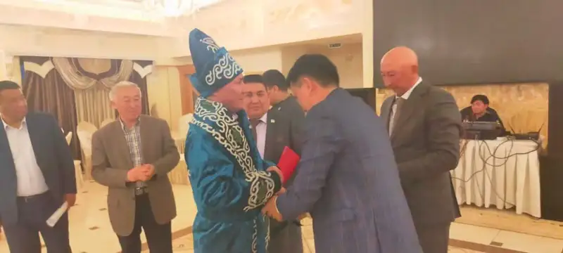 Жас Алаштың 100 жылдығына орай әріптесіміз құрметке бөленді