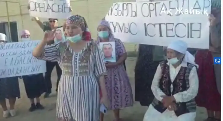 Құлсарыда наразы жұрт әкімдік алдында жиналды (видео)