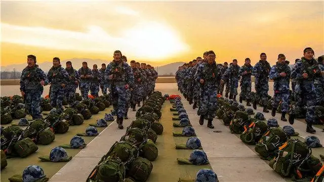 Тыныштық керек  пе,  қаруыңды  сайла!