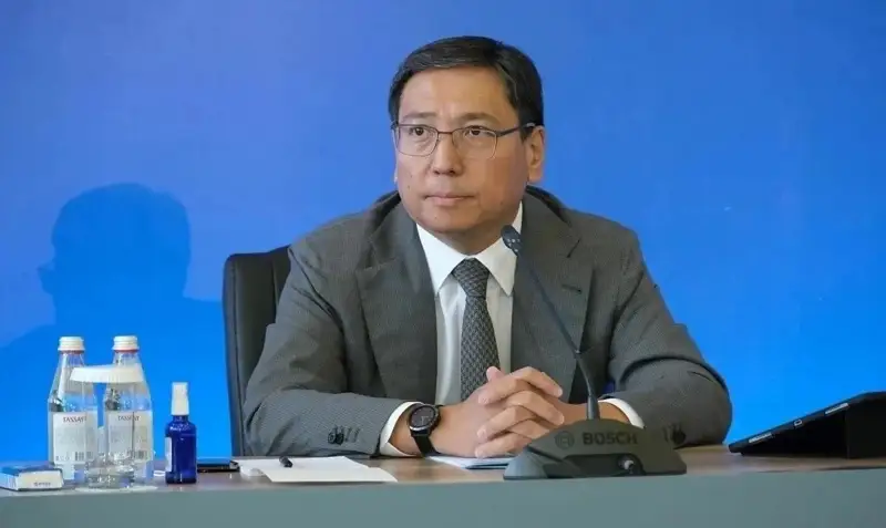 Петициямен келген Досаев петицияға кете қоя ма?