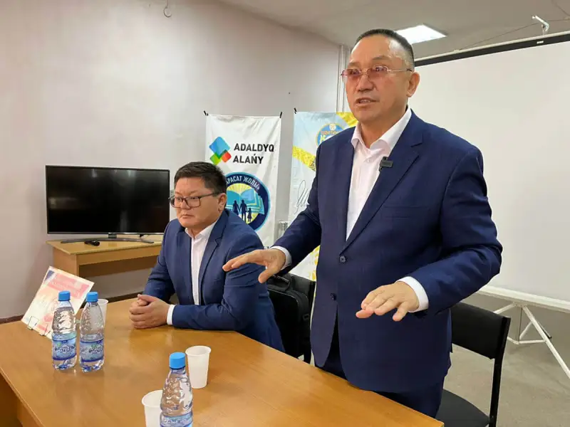 Нұрлан Әуесбаев Шахтинск қаласында кітапхана ұжымымен кездесті