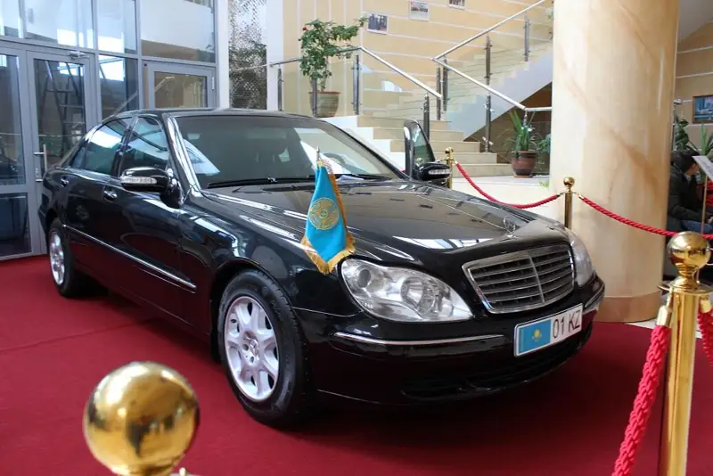 Нұрсұлтан Назарбаевтың бұрынғы Mercedes-Benz көлігі сатылымға қойылды