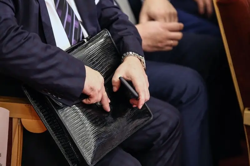 Шенеуніктер халыққа алақан жайғанды қашан қояды?