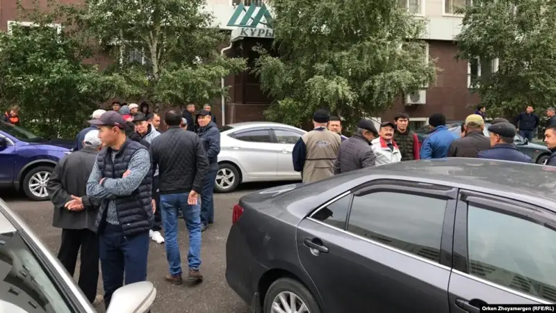 Нұр-Сұлтанда 50 шақты құрылысшы компаниядан еңбекақыны талап етті