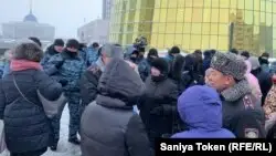Полиция наразылық акциясына шыққандарды Ақордаға жібермей тұр