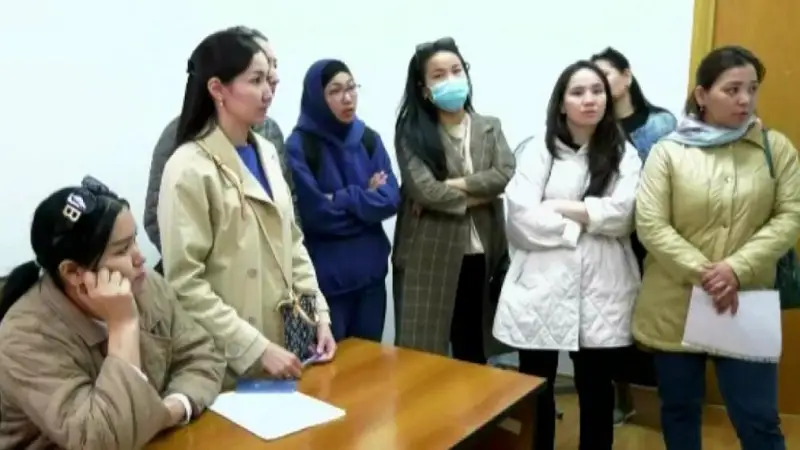 Ақтауда медицина қызметкерлері үш айдан бері жалақы ала алмай жүр
