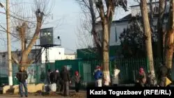 Туыстары тұтқындардың жаппай ауырып жатқанын айтады, ҚАЖД жоққа шығарады