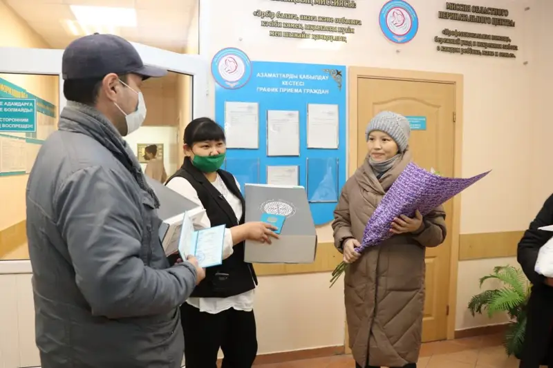 Жаңа туған нәрестелерге Тәуелсіздік күніне орай «Сүйінші» сыйқорабы тарту етілді