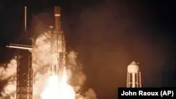 Falcon 9 зымыраны интернет тарататын 60 жасанды жер серігін ғарышқа шығарды