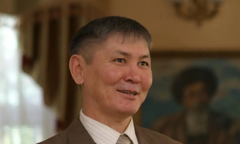 Жасын боп ақты бір дарын...