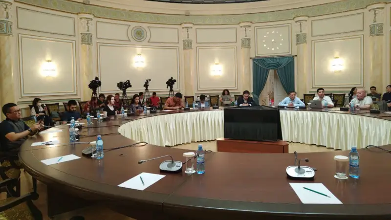 Алматыда БАҚ жөніндегі заңды қайта қарау барысында журналистердің мәртебесі талқыланды