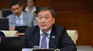 Министр Омаровтың мұнысы несі?