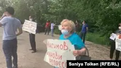 Нұр-Сұлтанда изолятор алдына келгендер жексенбіде қамалғандарды босатуды талап етті