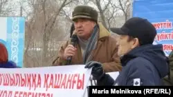 Аштық жариялаған мүгедектігі бар адамды әкім кабинетінен дәрігерлер алып кетті