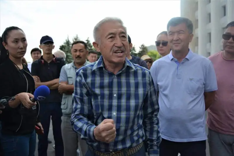 Айтыңызшы, біз кімбіз?
