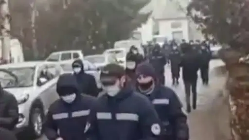 Құтқарушыларды кім құтқарады?