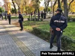 &amp;quot;Астана&amp;quot; алаңы маңындағы саябақ. Алматы, 26 қазан 2019 жыл.