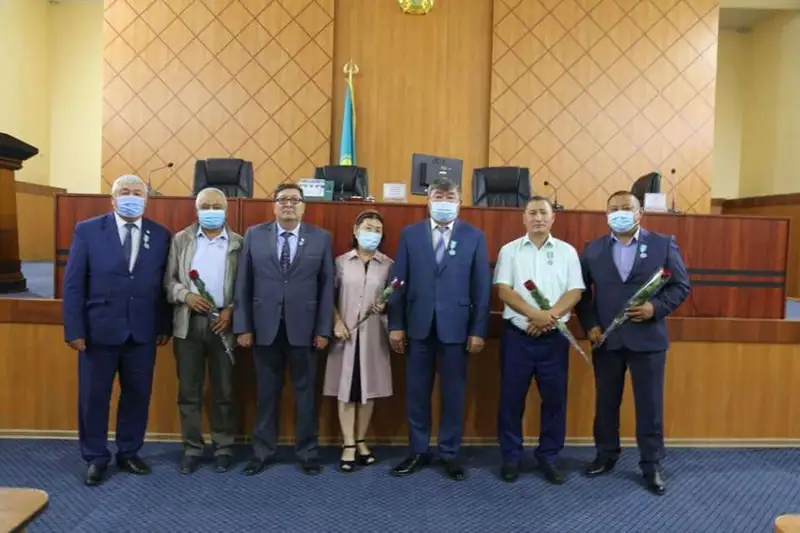 «Мәз болады болысың»